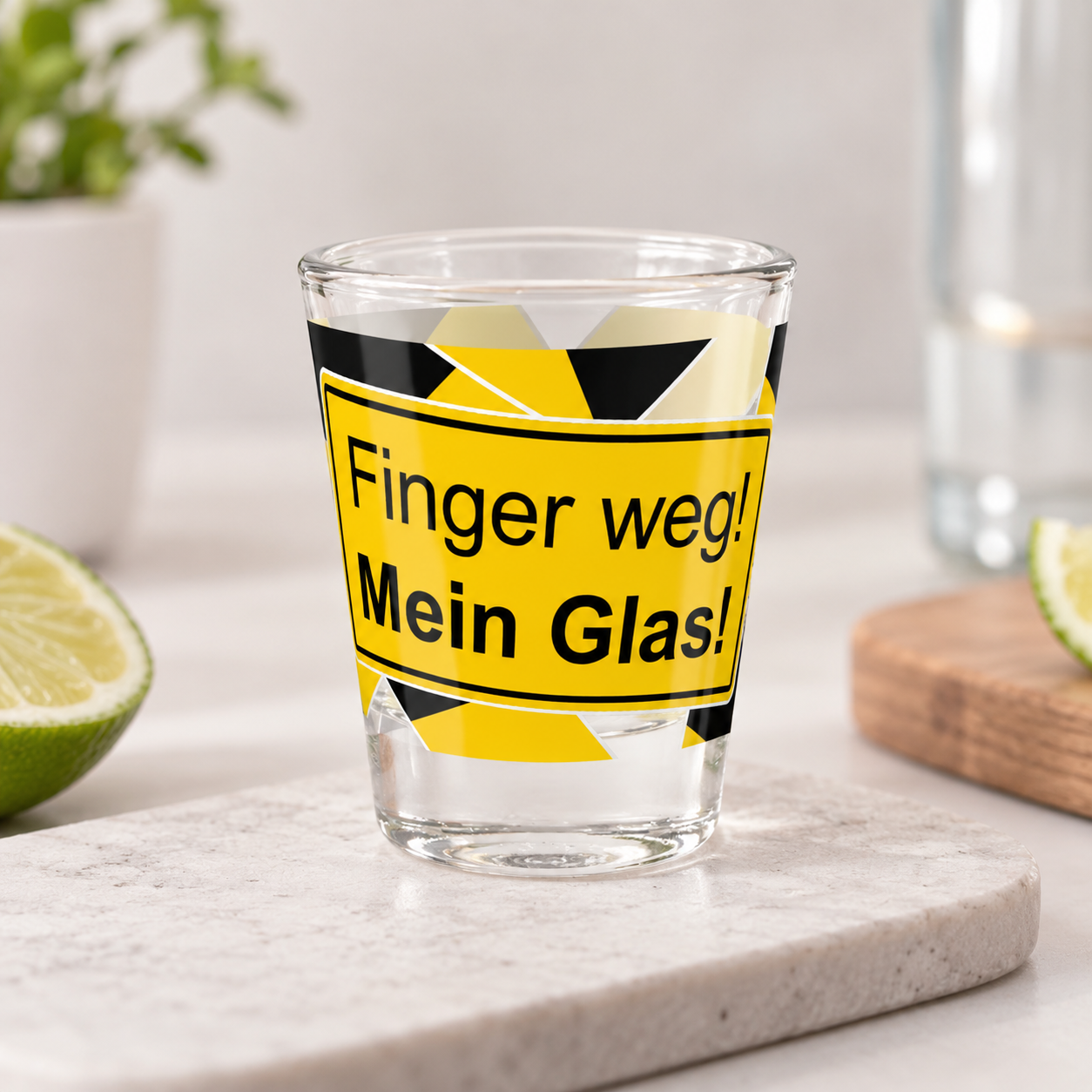 Schnapsglas Finger weg